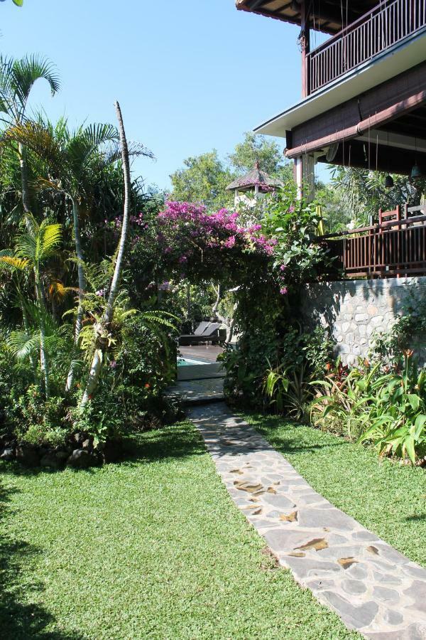 Villa Bukit Malas アメッド エクステリア 写真